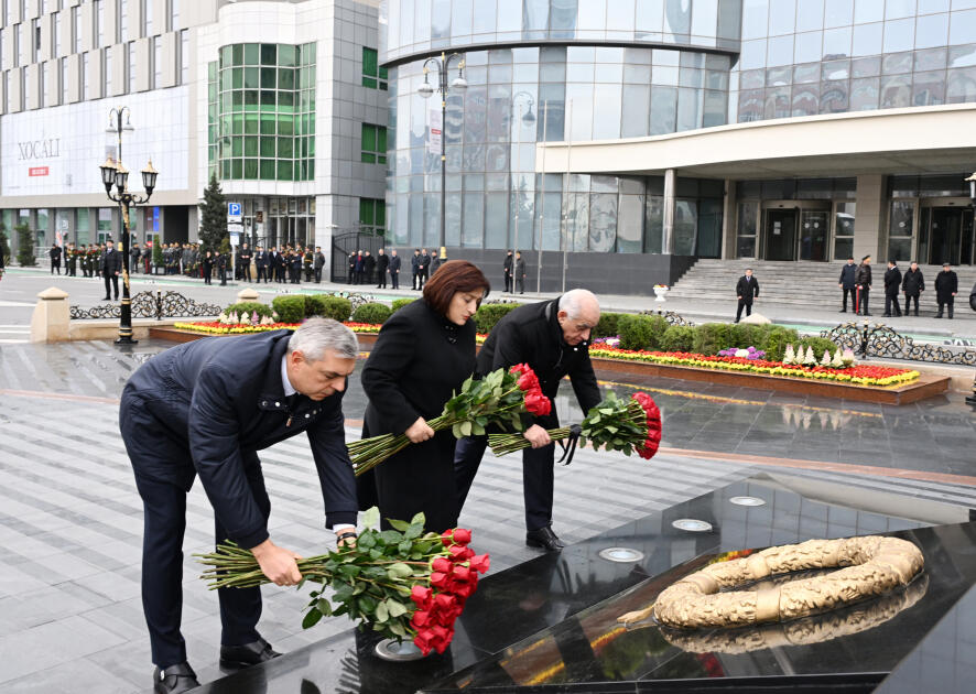Официальные лица государства и правительства посетили памятник жертвам Ходжалинского геноцида