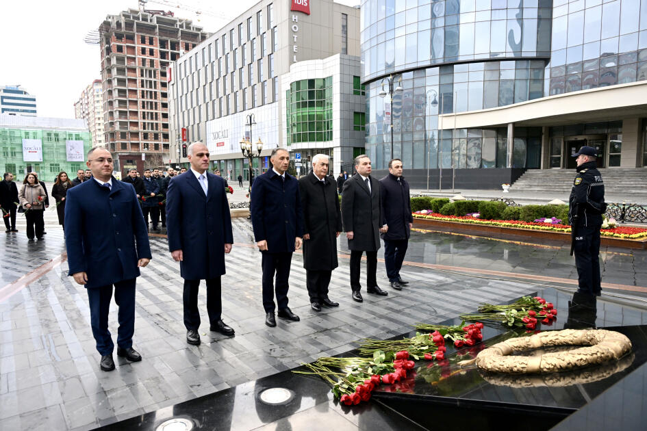 Официальные лица государства и правительства посетили памятник жертвам Ходжалинского геноцида
