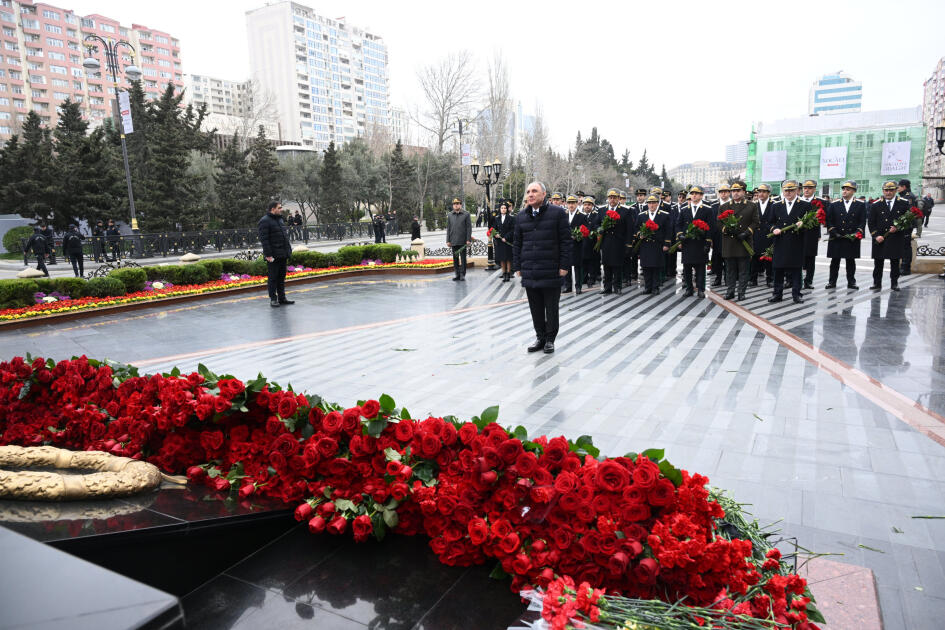 Официальные лица государства и правительства посетили памятник жертвам Ходжалинского геноцида