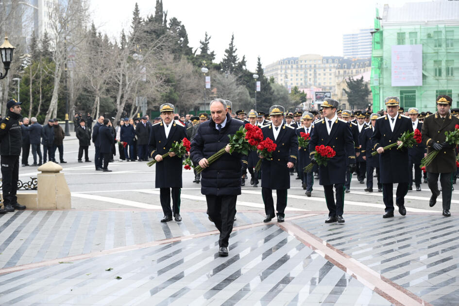 Официальные лица государства и правительства посетили памятник жертвам Ходжалинского геноцида