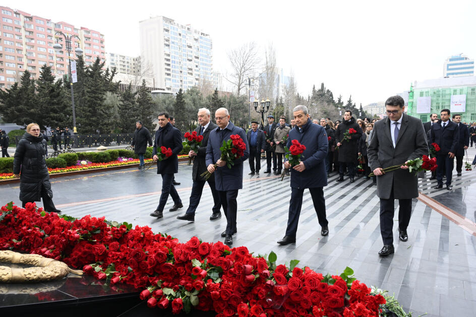 Официальные лица государства и правительства посетили памятник жертвам Ходжалинского геноцида
