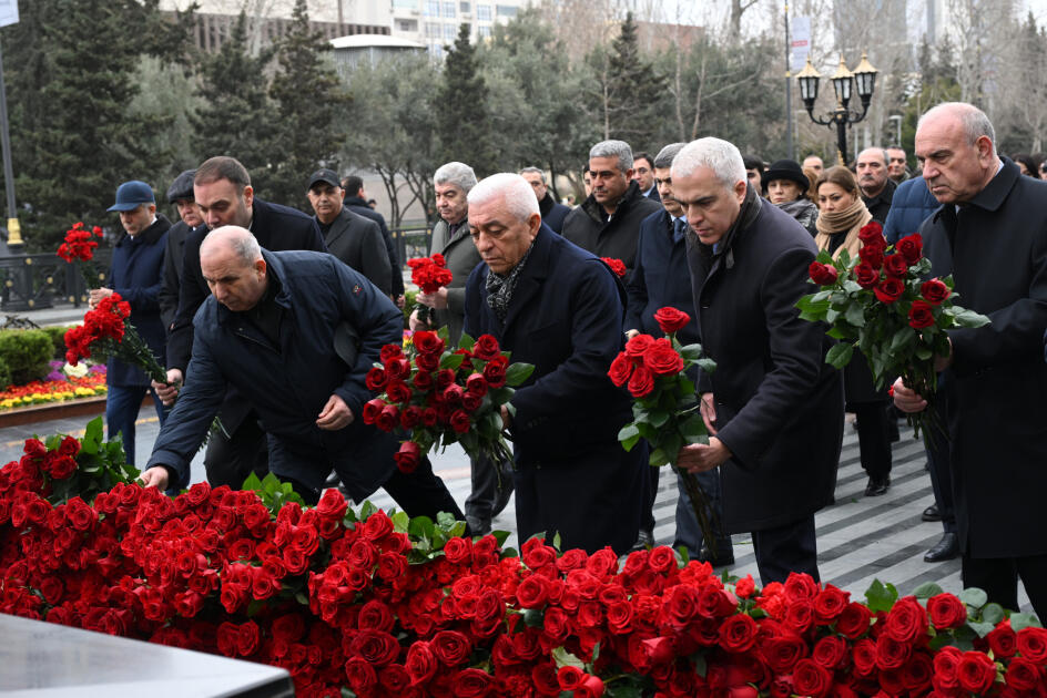 Официальные лица государства и правительства посетили памятник жертвам Ходжалинского геноцида