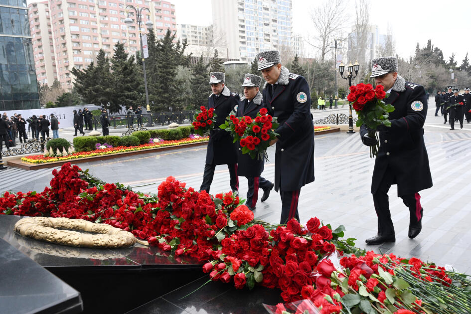 Официальные лица государства и правительства посетили памятник жертвам Ходжалинского геноцида