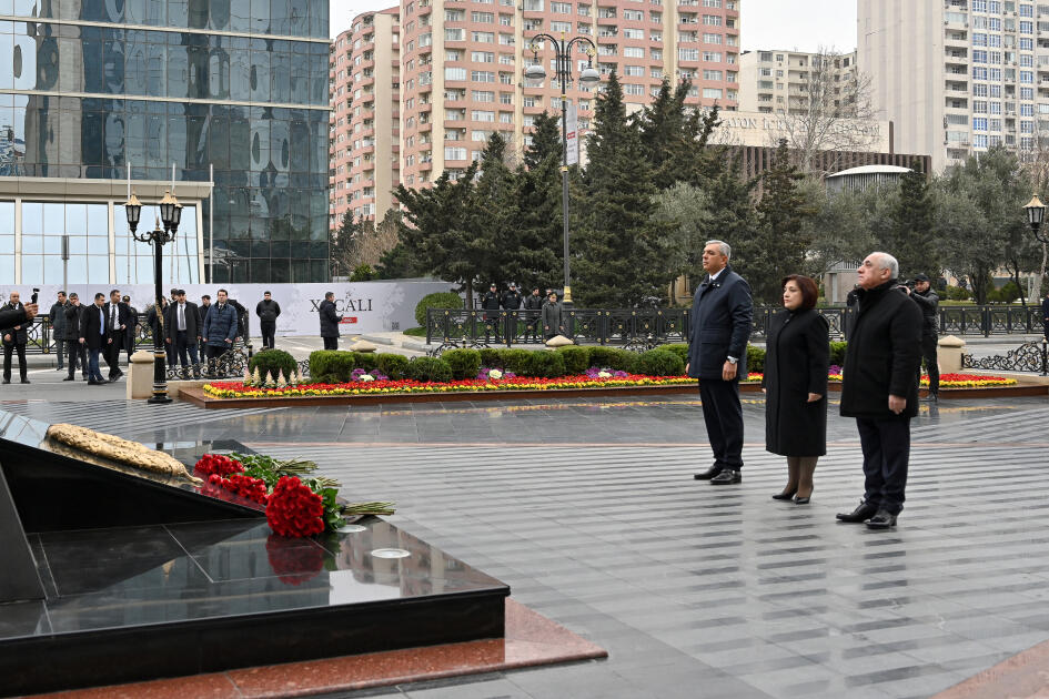 Официальные лица государства и правительства посетили памятник жертвам Ходжалинского геноцида