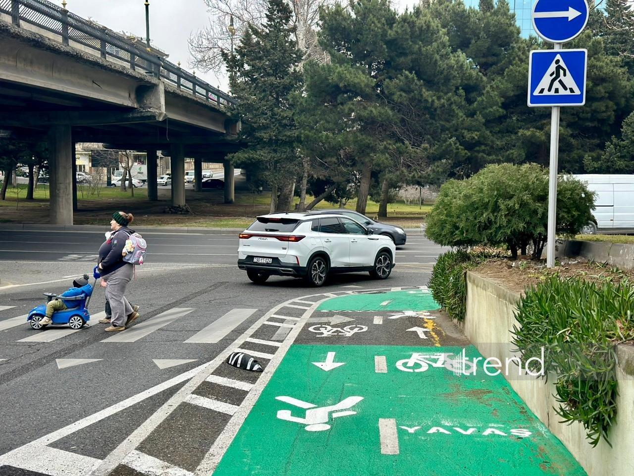 Yasamalda eyni zolağın üzərinə həm piyada, həm də velosiped nişanı niyə çəkilib?