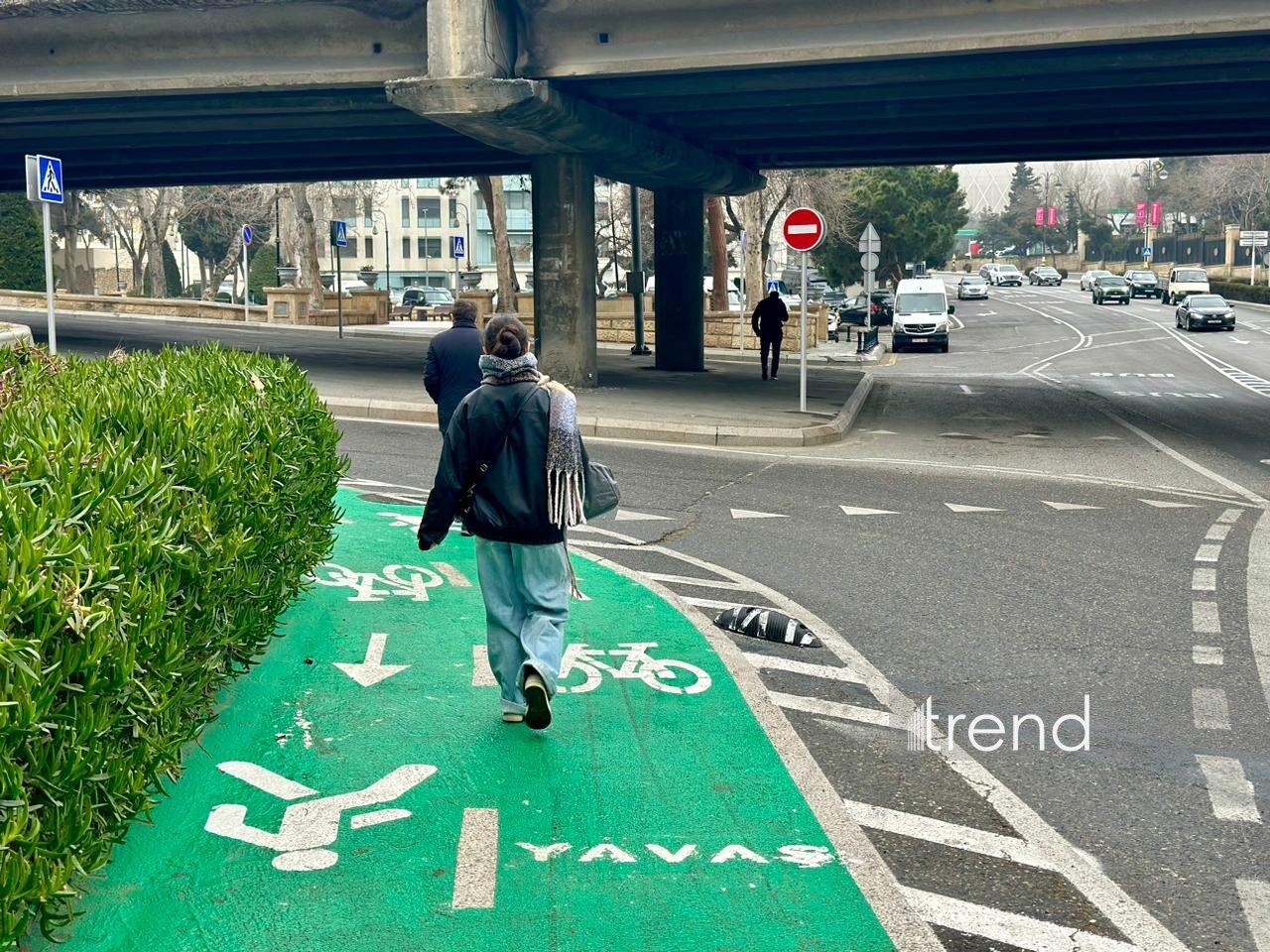 Yasamalda eyni zolağın üzərinə həm piyada, həm də velosiped nişanı niyə çəkilib?