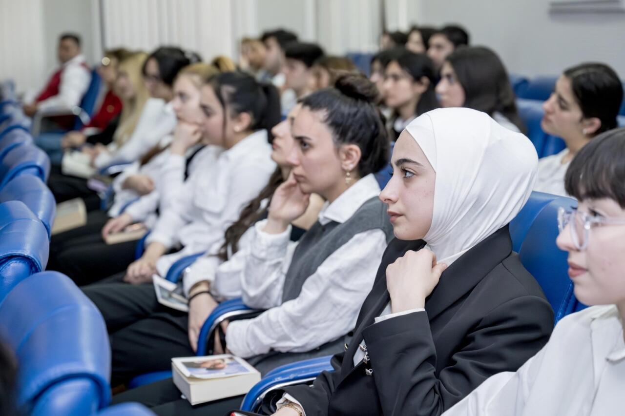 Память о жертвах Ходжалинского геноцида в картинах азербайджанских художников