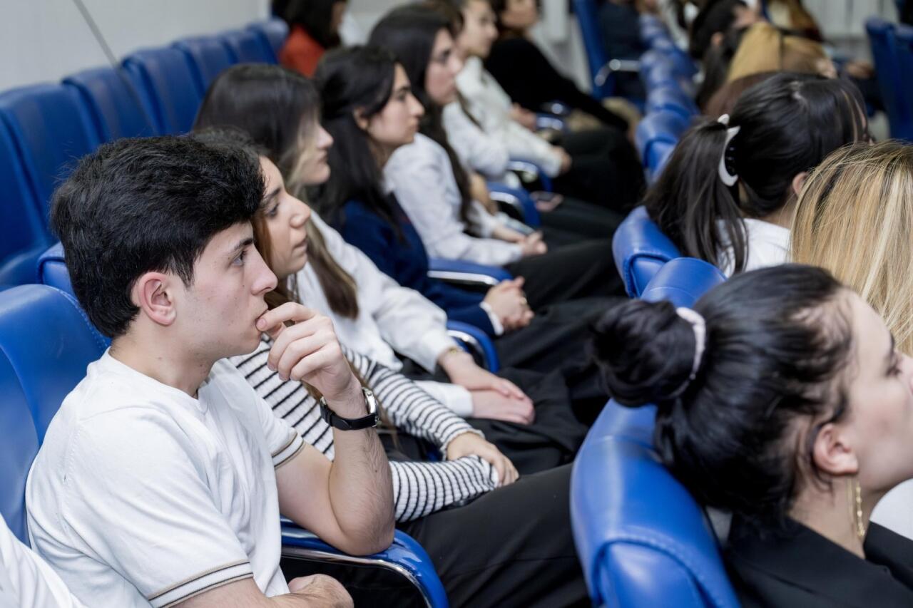 Память о жертвах Ходжалинского геноцида в картинах азербайджанских художников