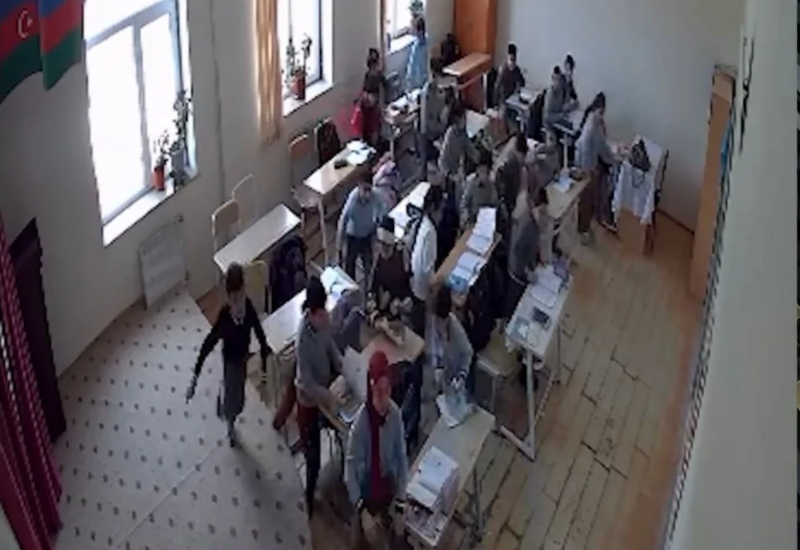 Şagirdlər zəlzələyə belə yaxalandılar