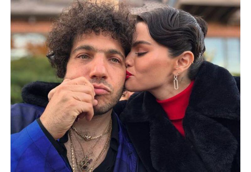 Фанаты просят Селену Гомес подать на развод с Бенни Бланко