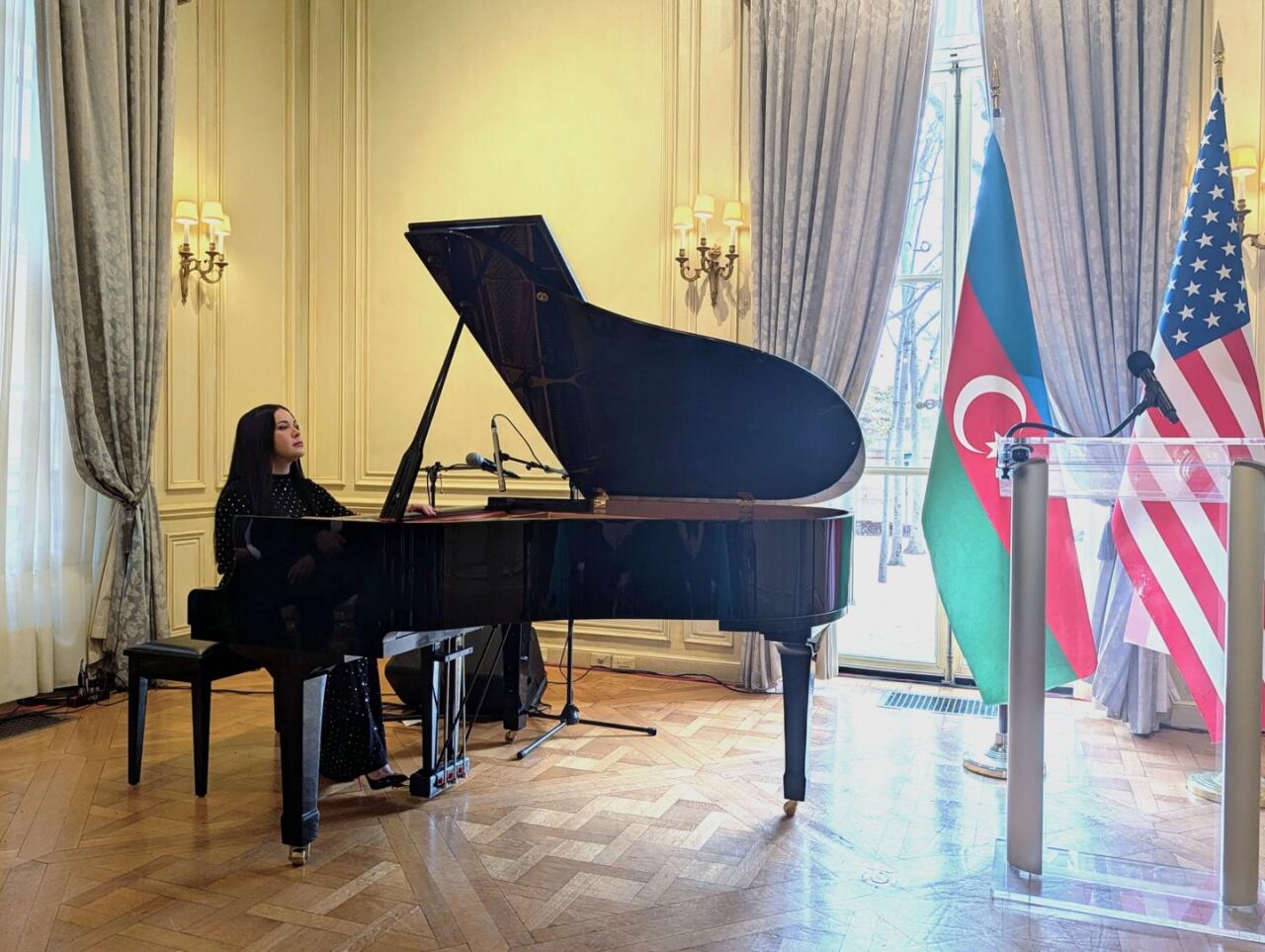 В Вашингтоне состоялась выставка "Крик Ходжалы"