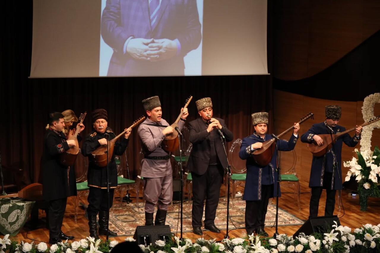 "Звук саза, дыхание слова": В память об Эльхане Мамедли