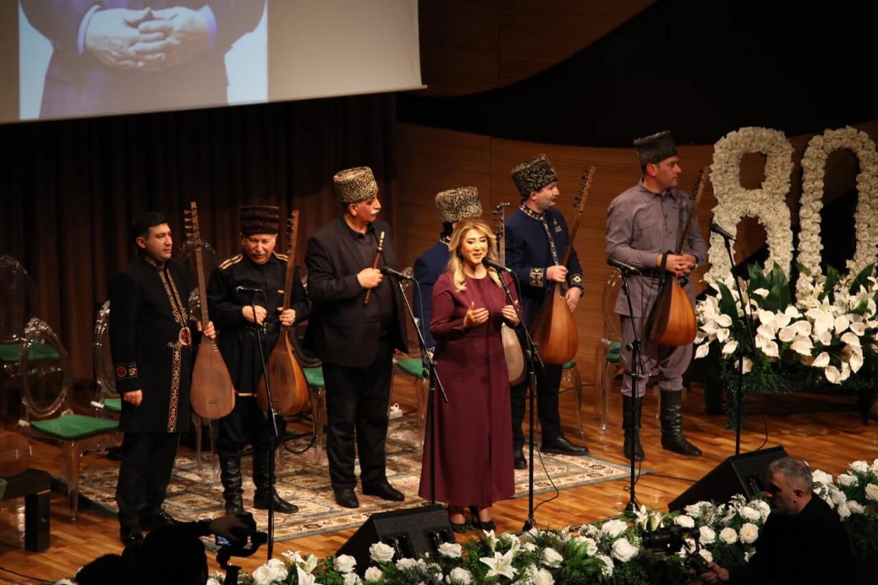 "Звук саза, дыхание слова": В память об Эльхане Мамедли