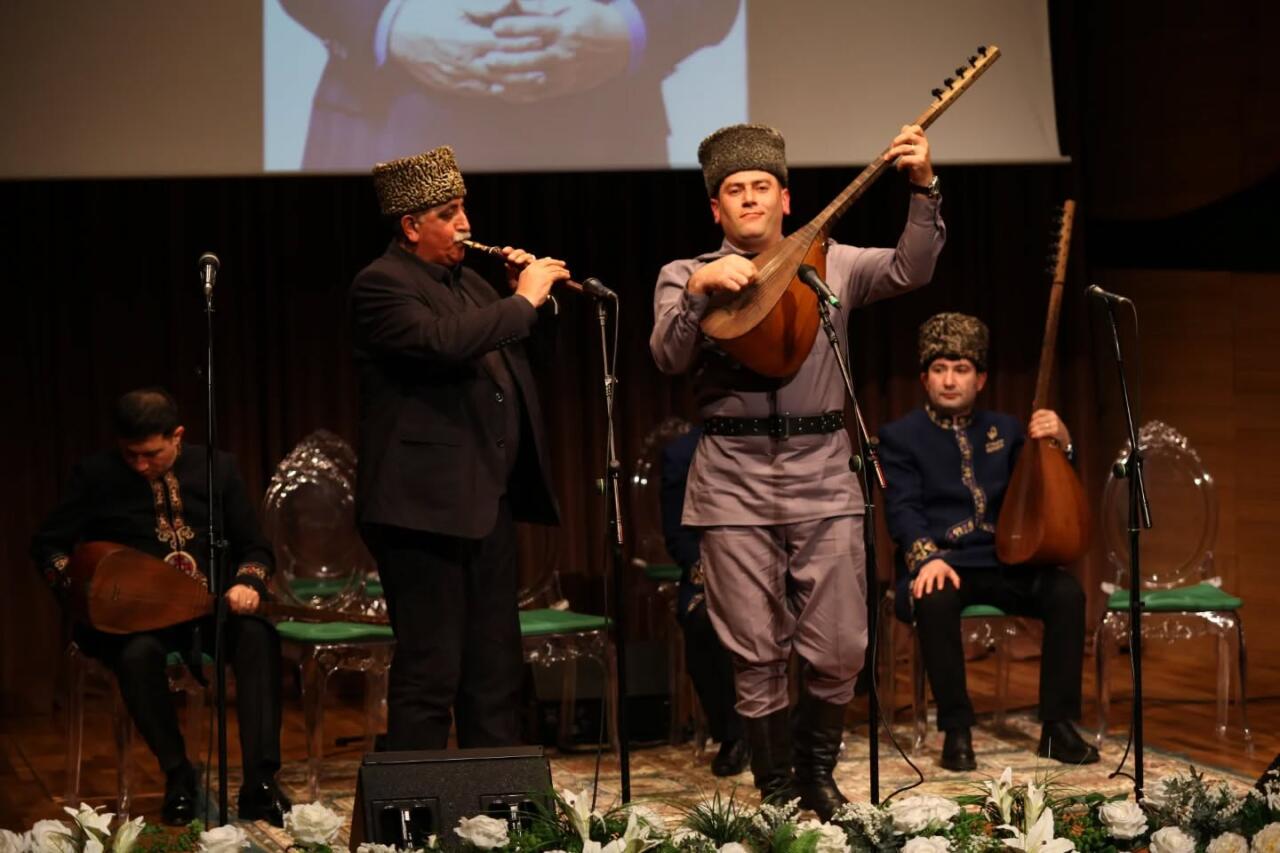 "Звук саза, дыхание слова": В память об Эльхане Мамедли