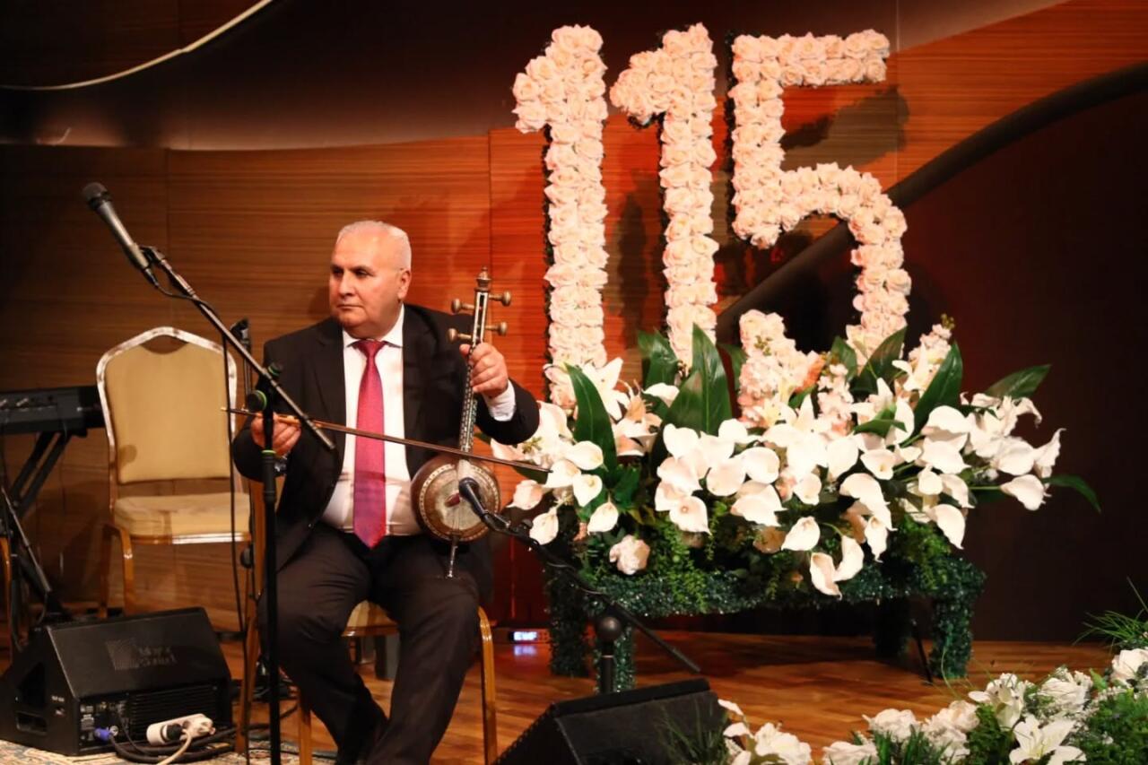 В Баку состоялся торжественный вечер к 115-летию тариста Бахрама Мансурова