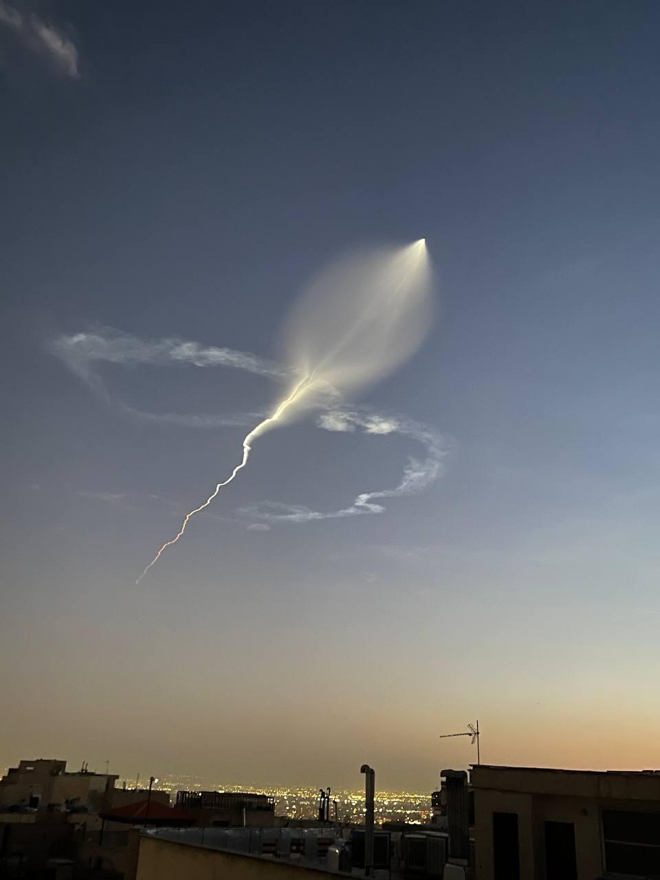 Иранские баллистические пуски создают эффект «космической медузы» в небе