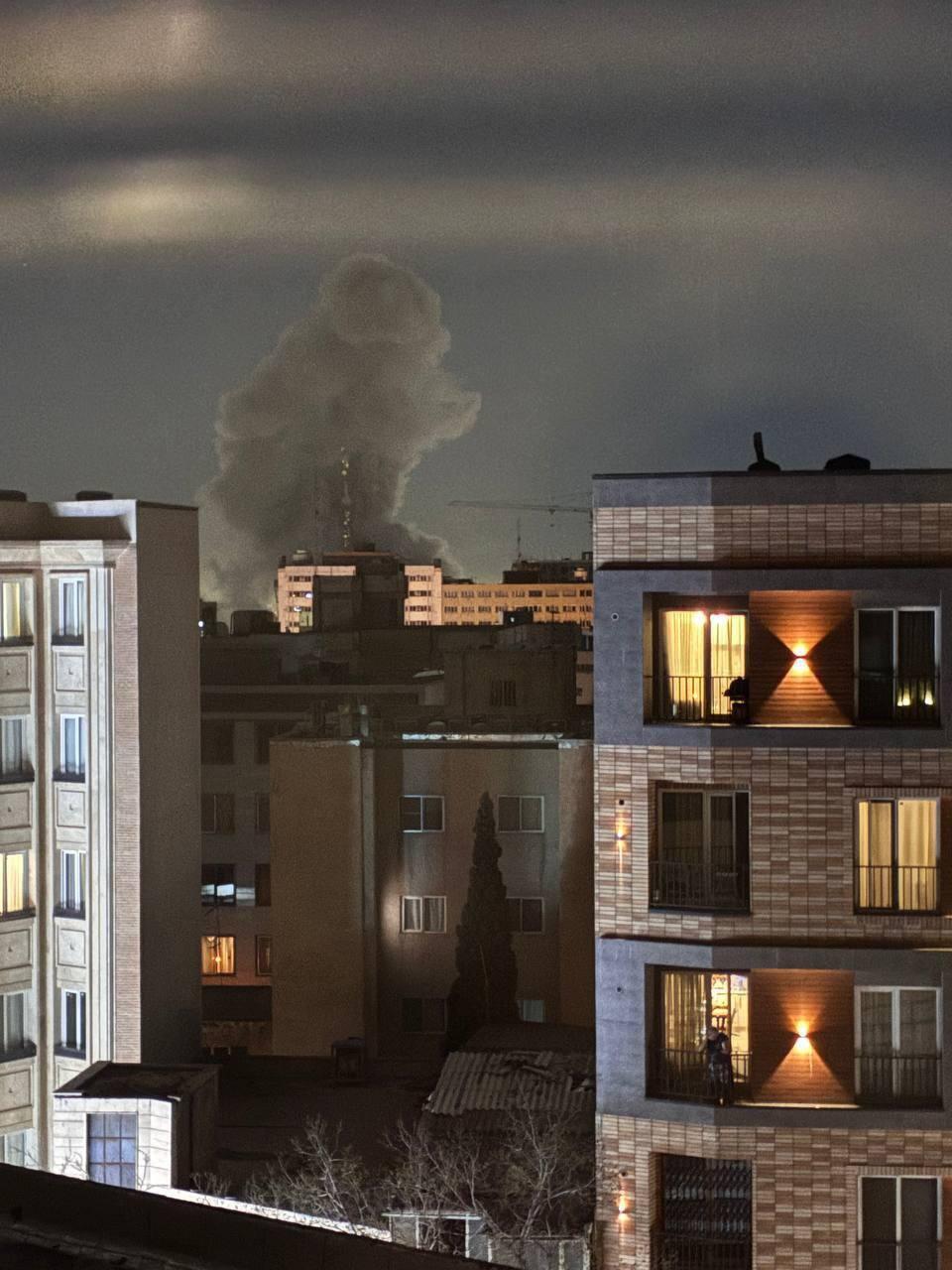 ВВС США и Израиля наносят удары по целям в Тегеране