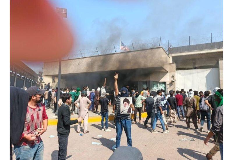 Американские морпехи открыли огонь по протестующим у консульства США в Карачи