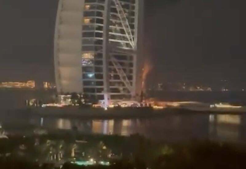 Беспилотник ударил по башне Бурдж-аль-Араб в Дубае