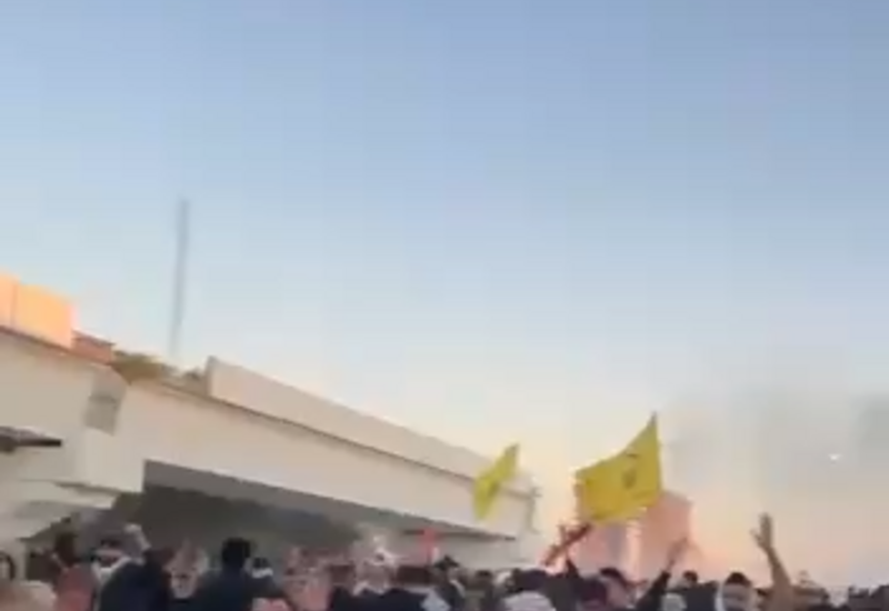 В Багдаде сторонники Хаменеи штурмуют посольство США