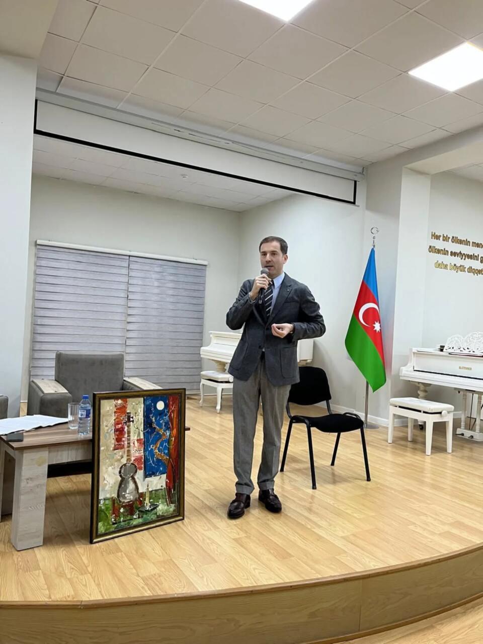 Искусство тара объединяет поколения азербайджанцев