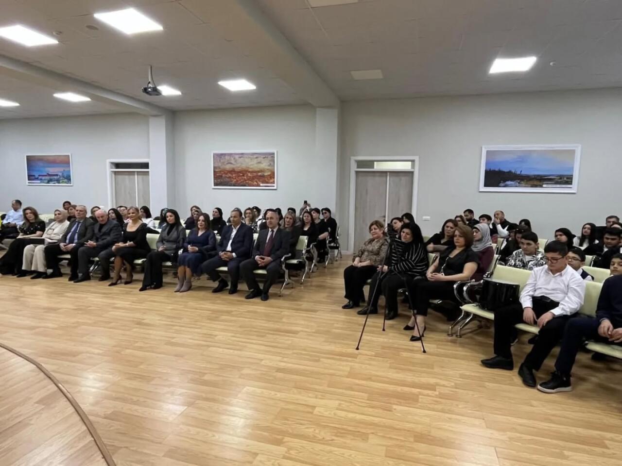 Искусство тара объединяет поколения азербайджанцев