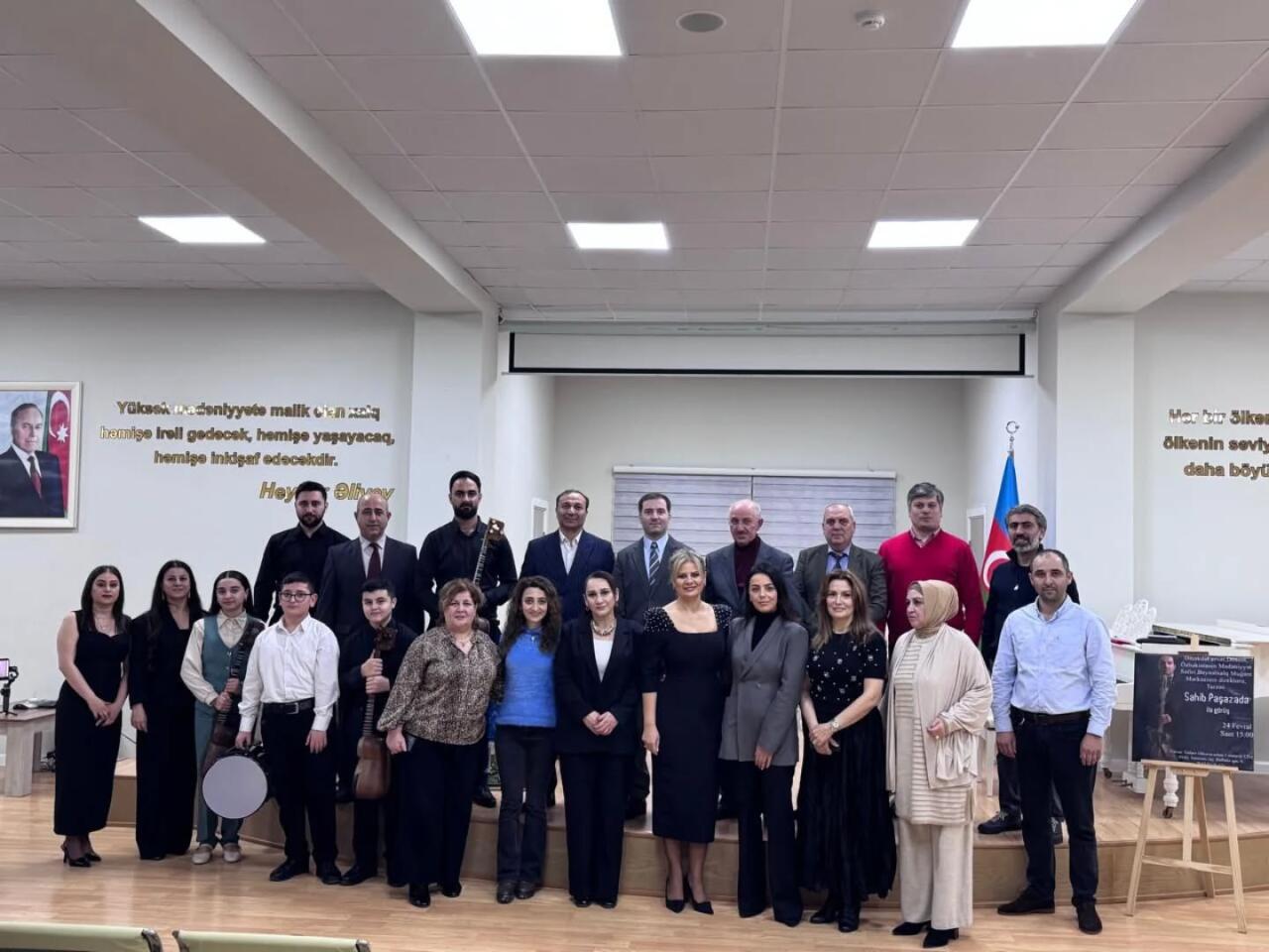 Искусство тара объединяет поколения азербайджанцев