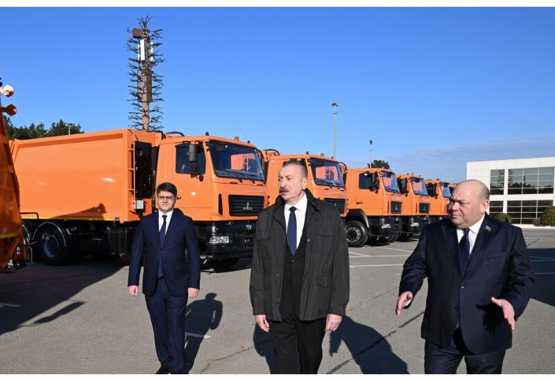 Президент Ильхам Алиев ознакомился в Баку с техникой для перевозки бытовых отходов