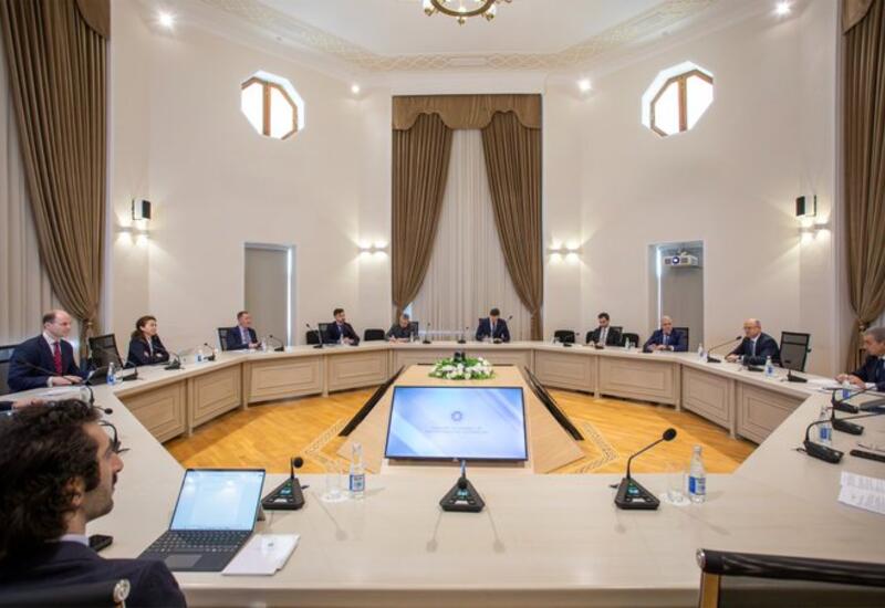 Минэнерго Азербайджана обсудило перспективы энергосотрудничества с международными компаниями