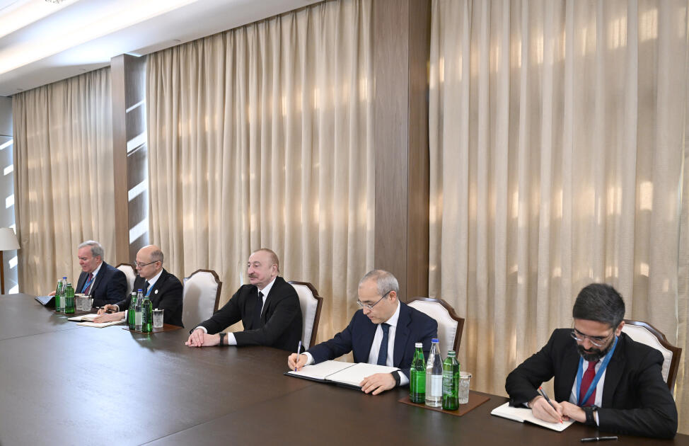 Президент Ильхам Алиев принял комиссара Европейской комиссии по энергетике и жилищному строительству