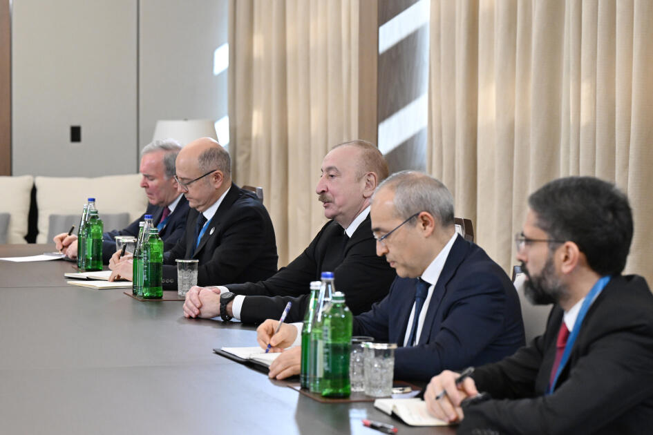 Президент Ильхам Алиев принял комиссара Европейской комиссии по энергетике и жилищному строительству