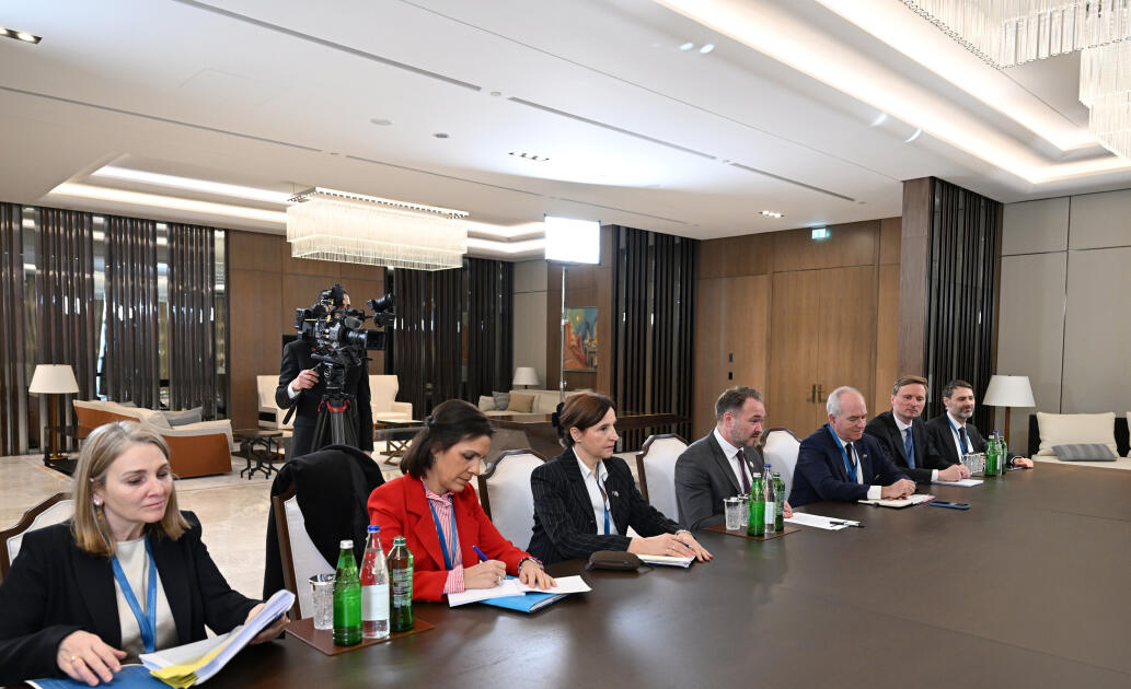 Президент Ильхам Алиев принял комиссара Европейской комиссии по энергетике и жилищному строительству