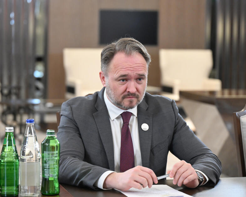 Президент Ильхам Алиев принял комиссара Европейской комиссии по энергетике и жилищному строительству