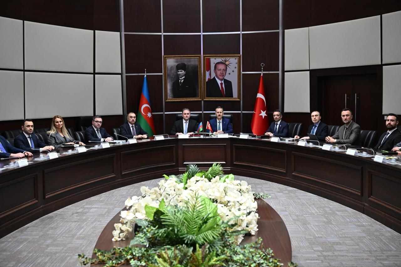 Азербайджан и Турция обсудили развитие сотрудничества в оборонпроме