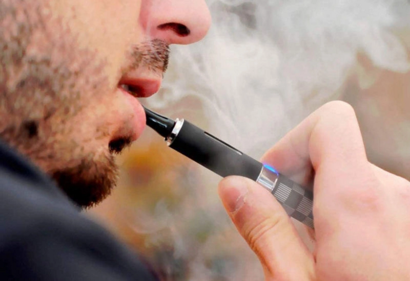 Azərbaycanda elektron siqaret çəkən şəxslər cərimələnəcək
