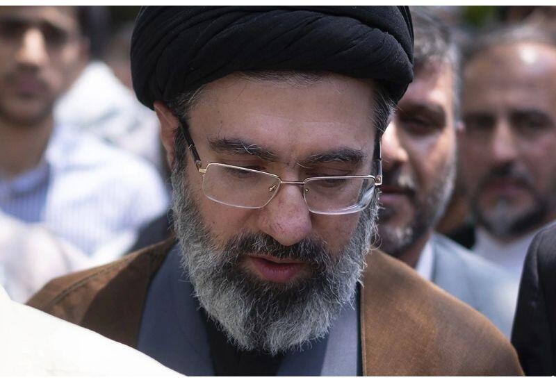 Сын Хаменеи жив