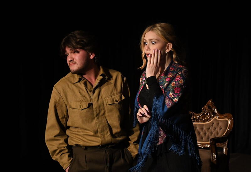 В Баку состоялась премьера спектакля "Медведь"