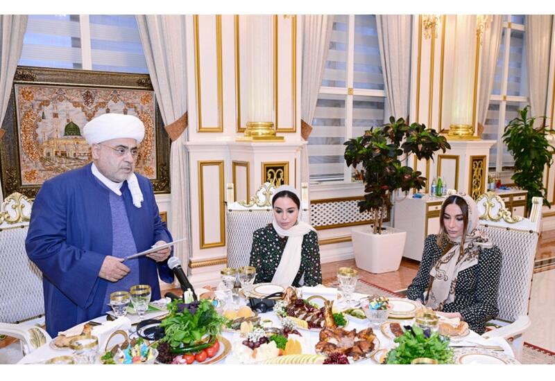 Leyla Əliyeva və Arzu Əliyeva Müqəddəs Ramazan ayı münasibətilə keçirilən iftar mərasimində iştirak ediblər