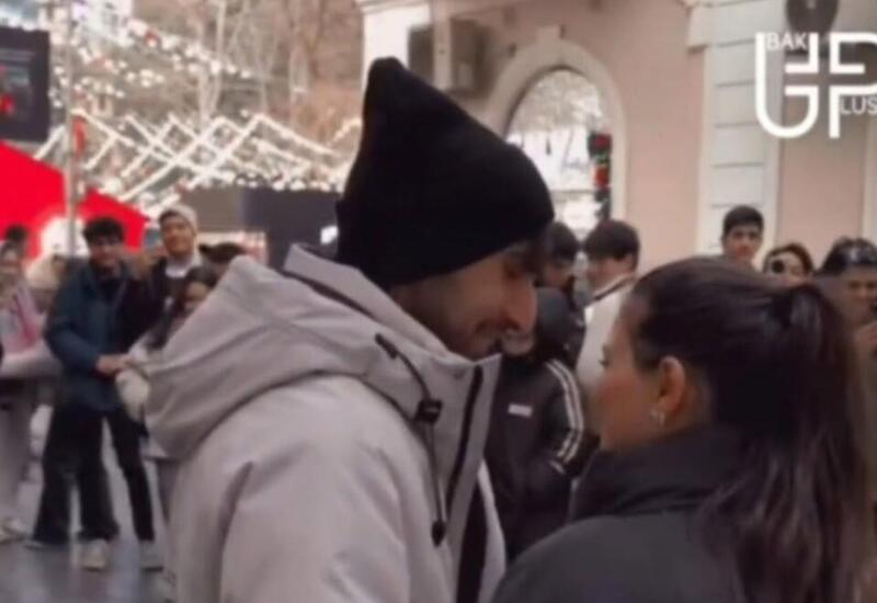 Трогательное предложение руки и сердца на Торговой