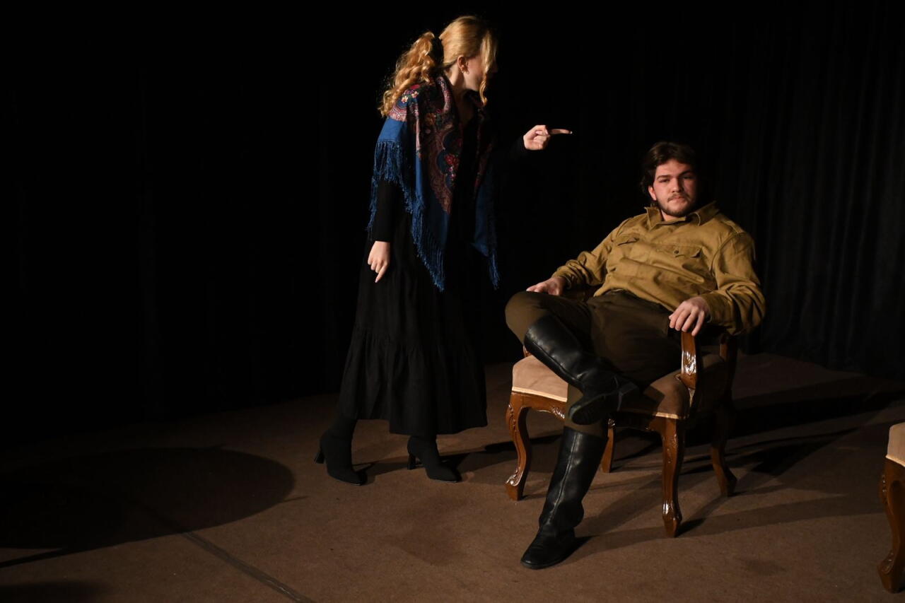 В Баку состоялась премьера спектакля "Медведь"