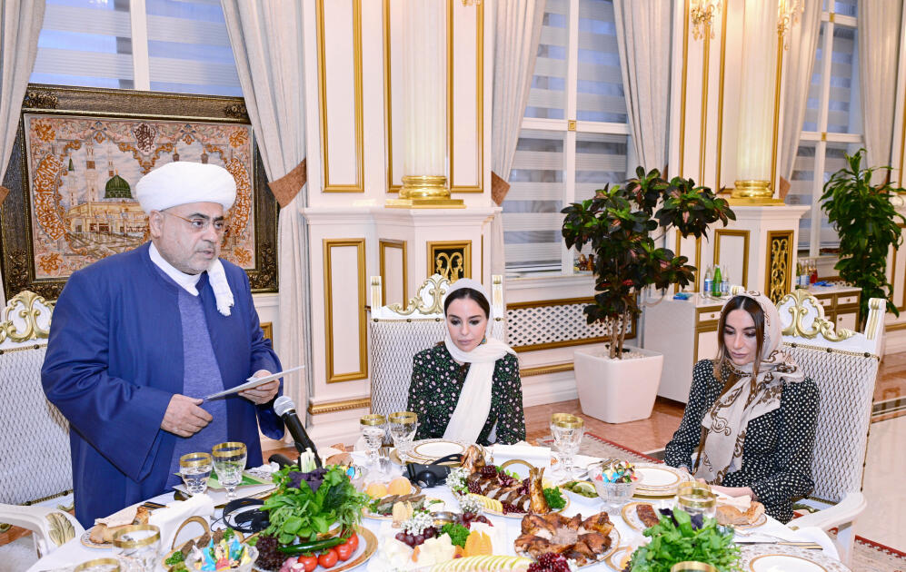 Leyla Əliyeva və Arzu Əliyeva Müqəddəs Ramazan ayı münasibətilə keçirilən iftar mərasimində iştirak ediblər