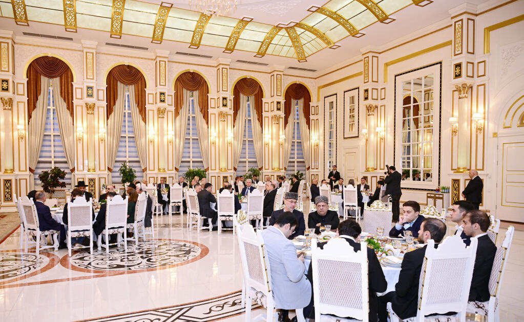 Leyla Əliyeva və Arzu Əliyeva Müqəddəs Ramazan ayı münasibətilə keçirilən iftar mərasimində iştirak ediblər