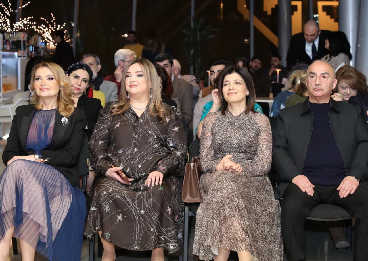 Картины, от которых замирает дыхание. Магия суфизма Джамили Гашимовой