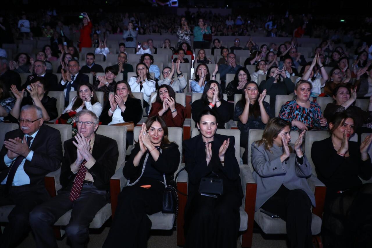 Грандиозная премьера "Насими" - впервые в Азербайджане представлена опера с применением ИИ