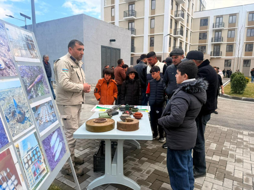 В Агдам вернулась очередная группа бывших вынужденных переселенцев