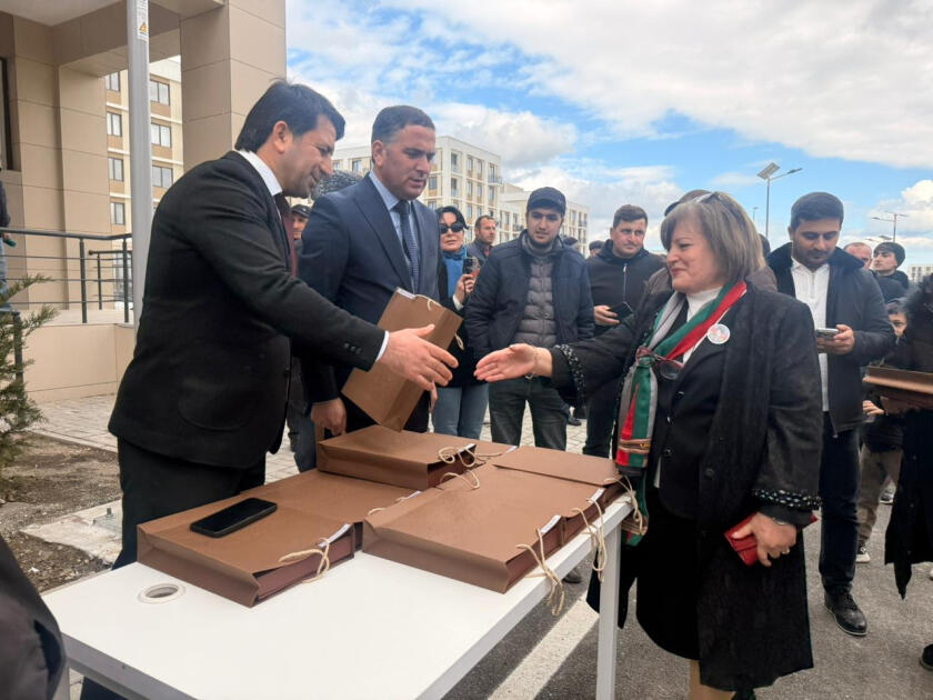 В Агдам вернулась очередная группа бывших вынужденных переселенцев