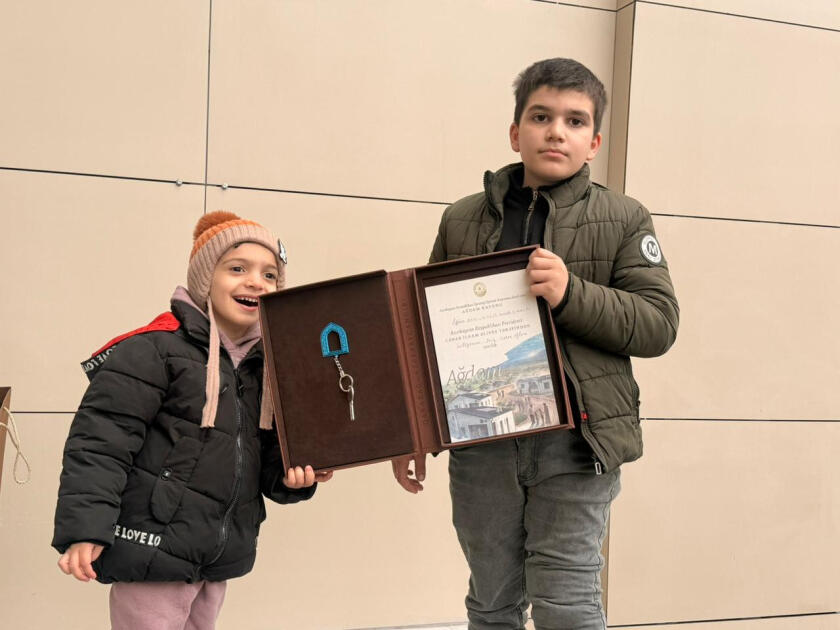 В Агдам вернулась очередная группа бывших вынужденных переселенцев