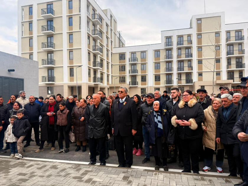 В Агдам вернулась очередная группа бывших вынужденных переселенцев