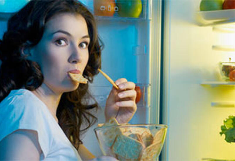 Почему так сильно хочется есть именно вечером?