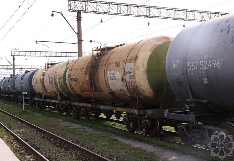 Азербайджан отправил в Армению нефтепродукты и российские удобрения